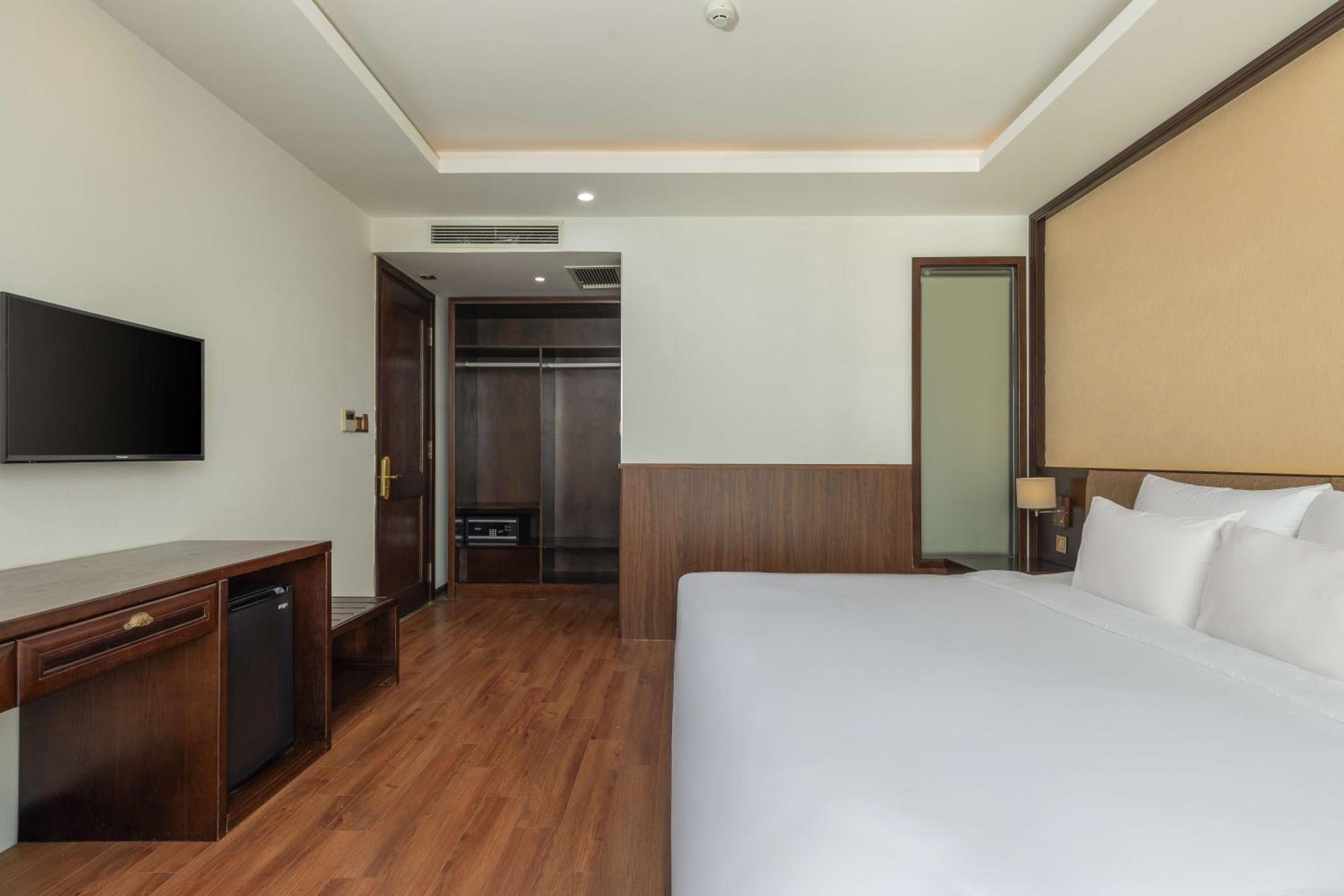 Palazzo Luxury Hotel Da Nang Exterior photo